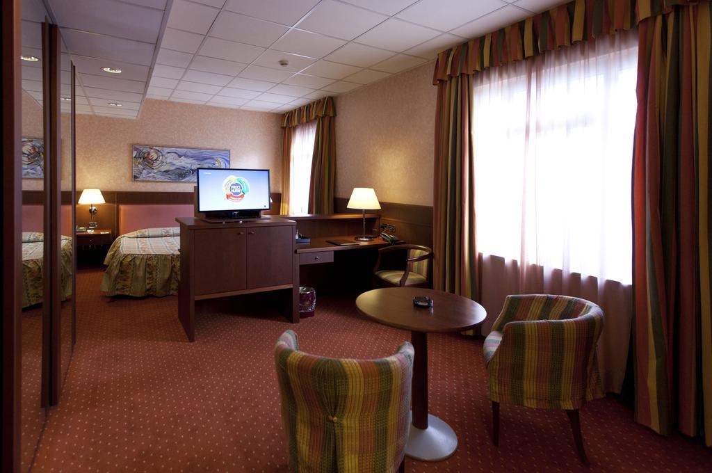 Palace Hotel Moderno Pordenone Værelse billede
