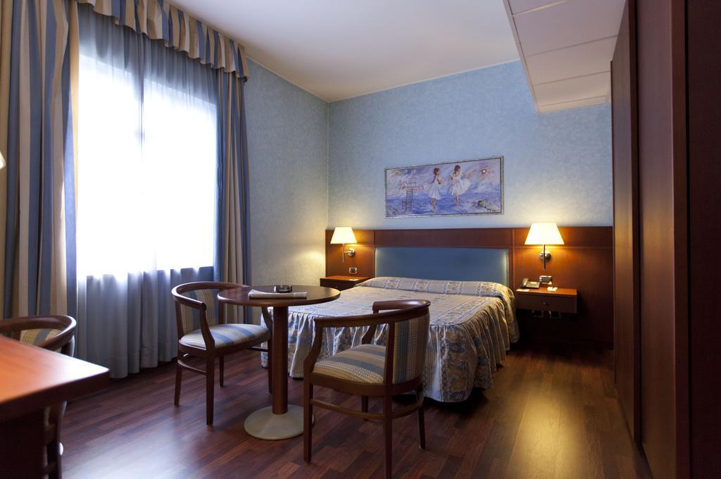 Palace Hotel Moderno Pordenone Værelse billede