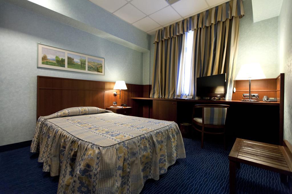 Palace Hotel Moderno Pordenone Værelse billede